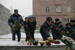 Дань уважения памяти погибшим в результате крушения самолета Ту-154