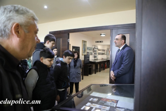 Учащиеся ереванской средней школы № 113 и основной школы № 90 в образовательном комплексе Полиции РА