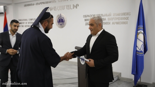 «Իրավագիտություն» մասնագիտության  բակալավրիատի առկա վճարովի ուսուցման շրջանավարտներին հանձնվեցին իրենց ավարտական դիպլոմները