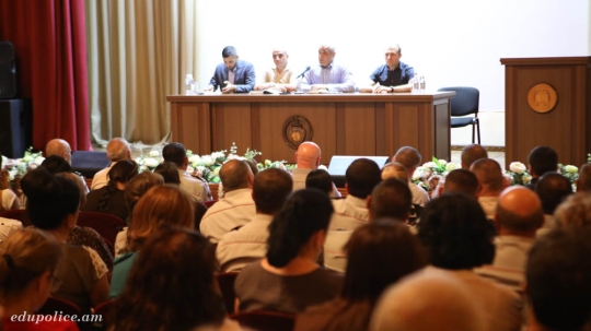 Հանդիպում անձնակազմի հետ