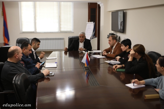 Հանցավորության կանխարգելման ռազմավարության նախագծի շուրջ քննարկում՝ ռեկտորի գլխավորությամբ