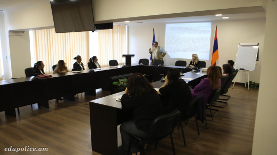 Կրթահամալիրում կուրսղեկների համար անցկացվել է մեթոդական աջակցության քննարկում-դասախոսություն